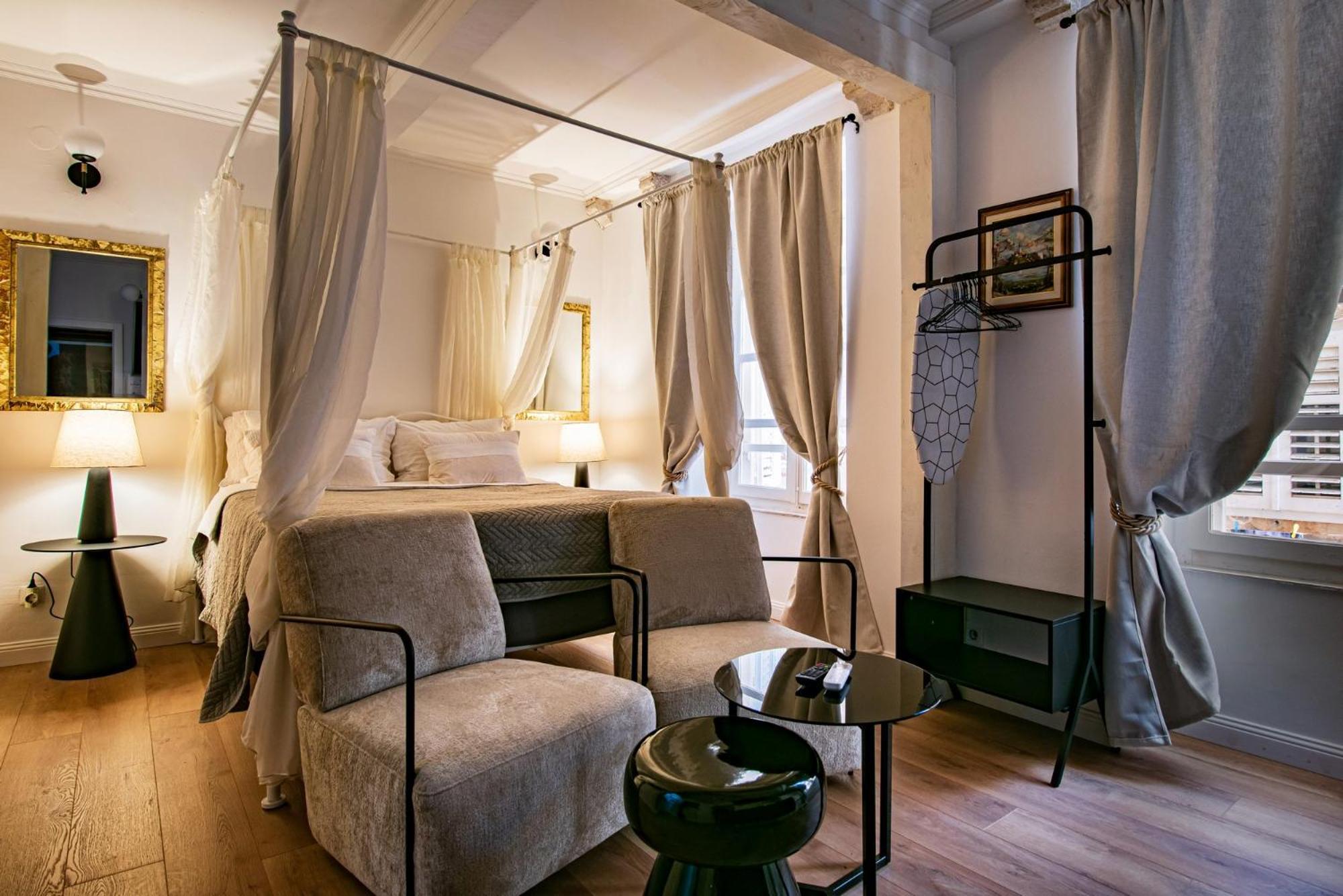 Old Town Center Apartment *